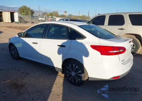 2015 Ford Focus S из США, поврежденный, VIN 1FADP3E27FL221455